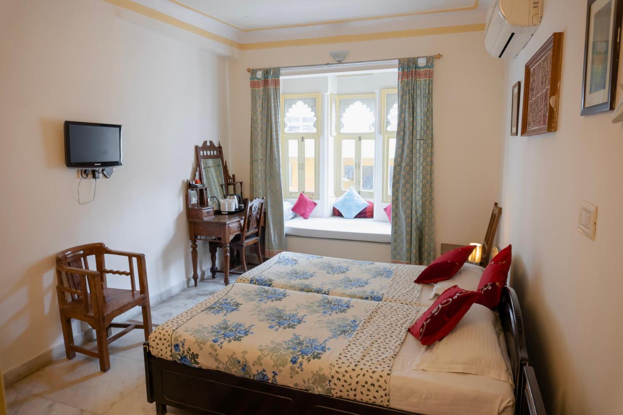 Hotel Pratap Bhawan อุเดเปอร์ ภายนอก รูปภาพ