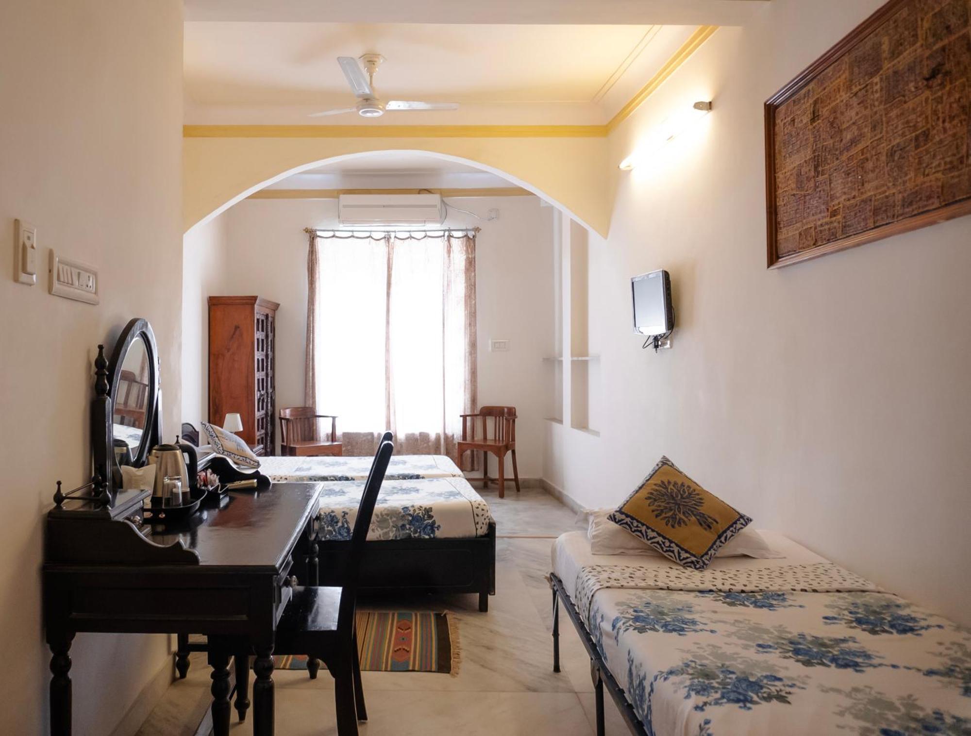 Hotel Pratap Bhawan อุเดเปอร์ ภายนอก รูปภาพ
